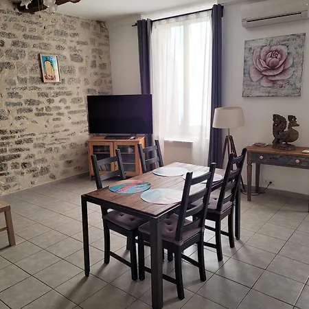 Souvenirs D'hier Апартаменты Йер